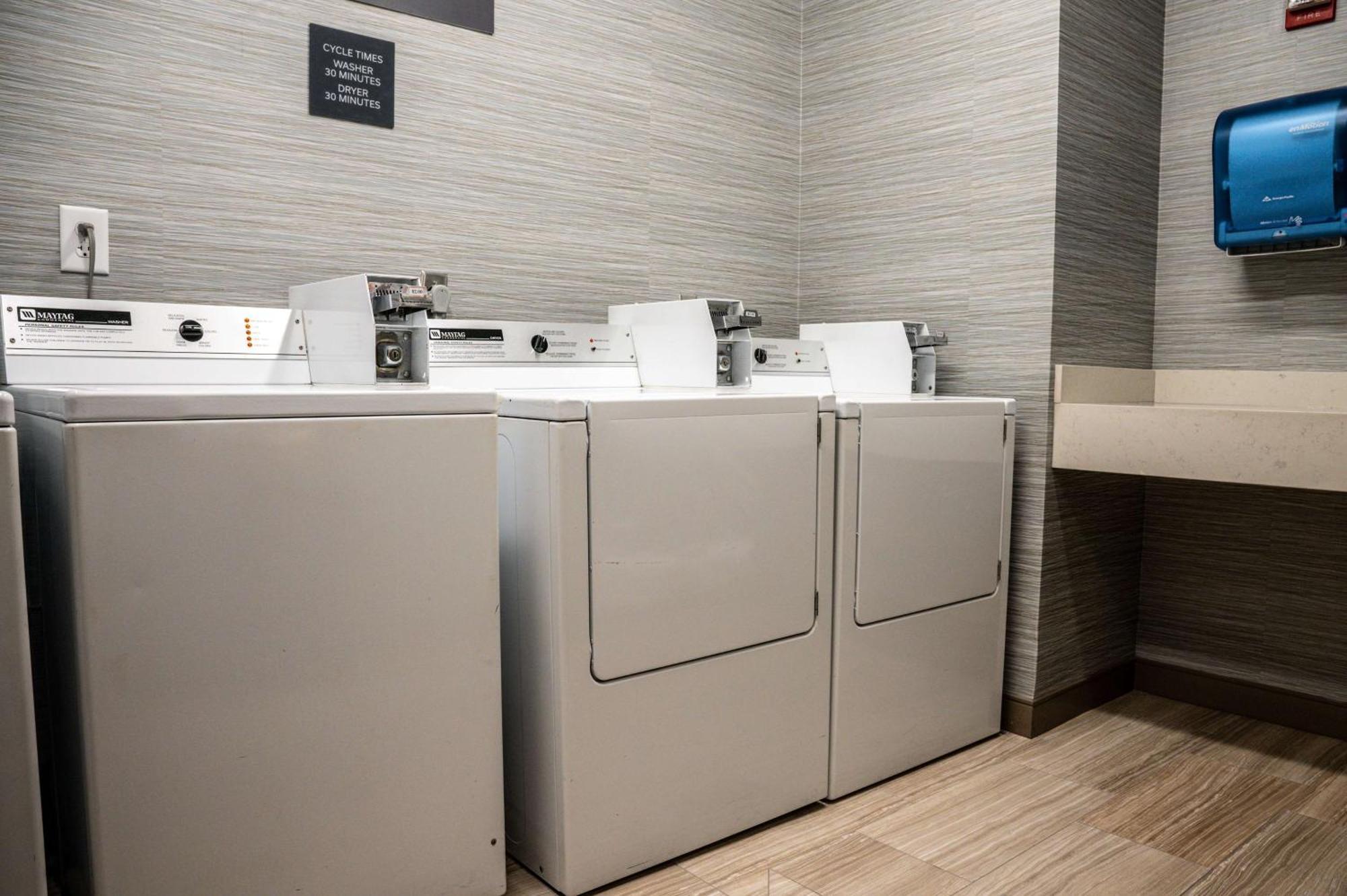 Hilton Garden Inn Fayetteville/Fort Bragg Exteriör bild